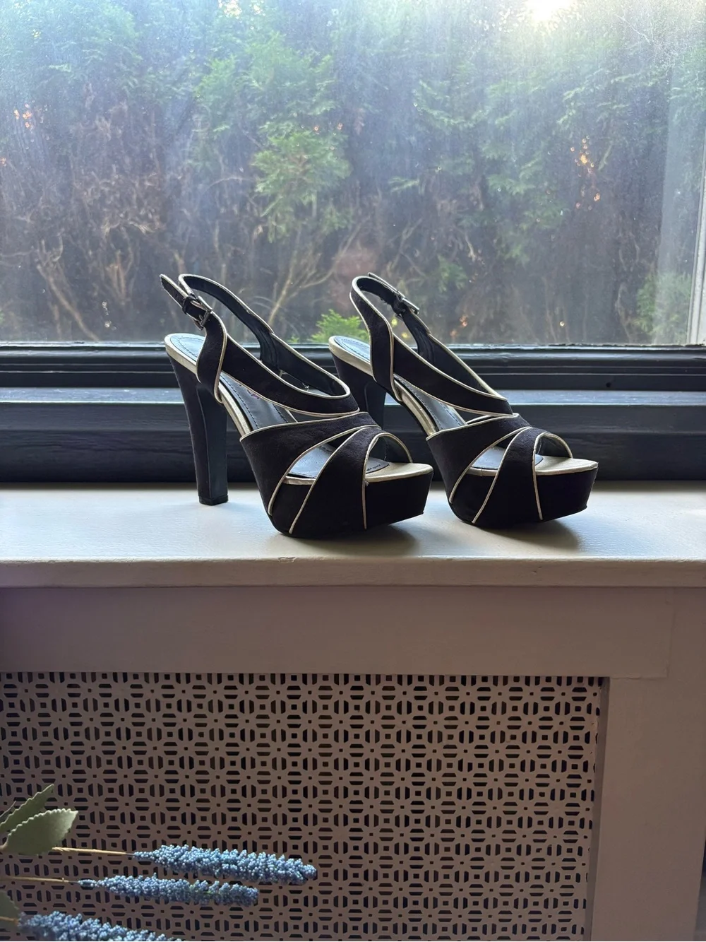 Black Platform Slingback Heels with Contrast Piping